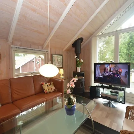 Holiday home Five-bedroom Holiday Vaeggerlose With A Hot Tub 06