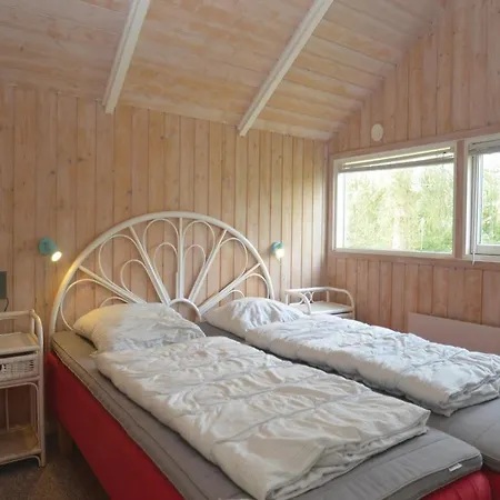 Holiday home Five-bedroom Holiday Vaeggerlose With A Hot Tub 06